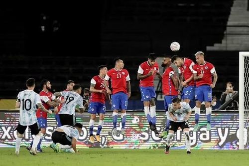 Messi chính thức vượt mặt Ronaldo trở thành 'vua sút phạt'