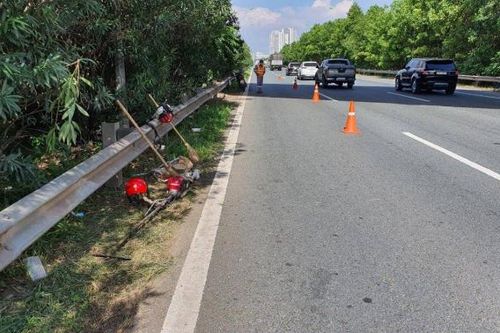 Tông chết nam công nhân trên đại lộ Thăng Long, tài xế ô tô bỏ chạy