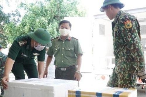 Bàn giao vụ án mua bán, vận chuyển, tàng trữ trên 6.000 kíp nổ cho Công an tỉnh Quảng Ngãi
