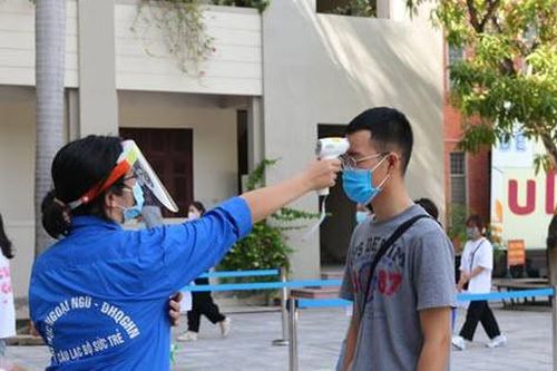 Thực hư đề Toán của trường THPT chuyên Ngoại ngữ bị in thiếu?