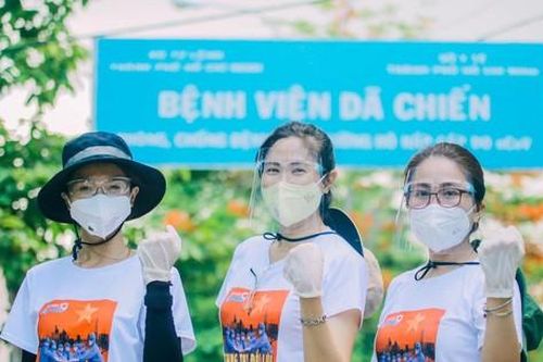 Nữ MC, người mẫu 9x tình nguyện hỗ trợ lấy mẫu tại vùng tâm dịch quận Gò Vấp