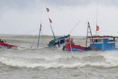 Cứu sống ngư dân Thanh Hóa 3 ngày trôi dạt trên biển
