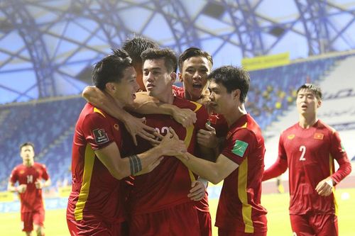 BLV Quang Huy: 'UAE phải thắng nên dễ mắc sai lầm'