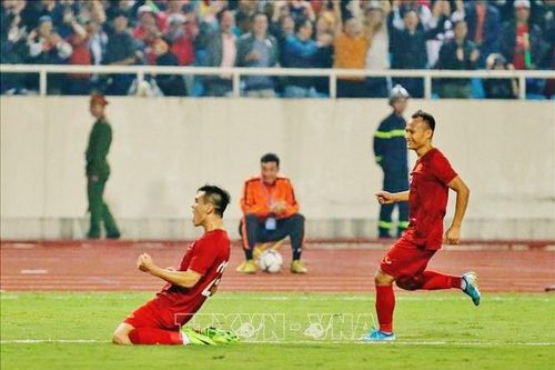 Việt Nam - UAE: Vượt núi
