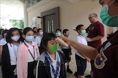 Khuyến cáo hoãn mở lại trường học ở Indonesia do số ca nhiễm tăng đột biến