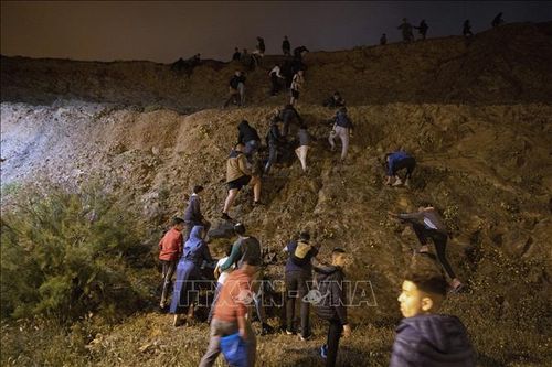 150 người tìm cách từ Maroc vào vùng lãnh thổ Melilla của Tây Ban Nha
