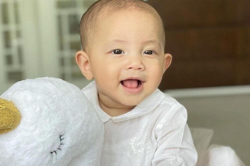 Từng nói không sắm đồ đắt tiền cho con, nhưng Hà Hồ lại mua cho Lisa món đồ xịn sò như này