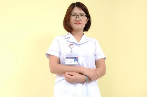 Nữ hộ sinh 'tiếp sức' cho bệnh nhân giữa cơn nguy kịch