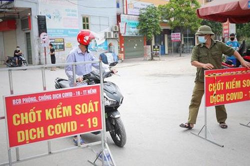 Tụ tập ăn uống, 3 người bị phạt 45 triệu đồng