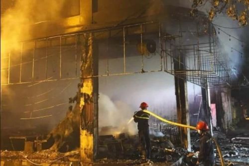Sau tiếng nổ lớn, phát hiện phòng trà chìm trong lửa, 6 người tử vong