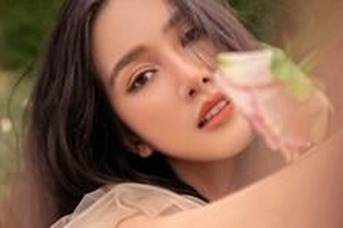 'Á hậu học giỏi' Phương Anh tung ảnh gợi cảm