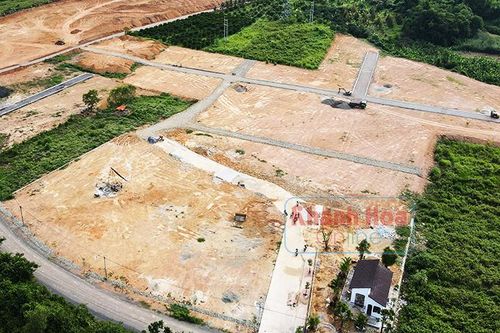 Hiến đất để… bán đất