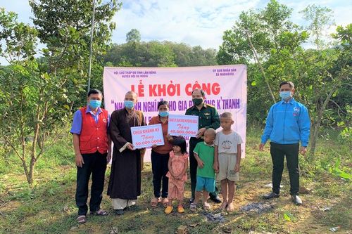 Đạ Huoai: Trao 90 triệu đồng hỗ trợ xây nhà tình nghĩa