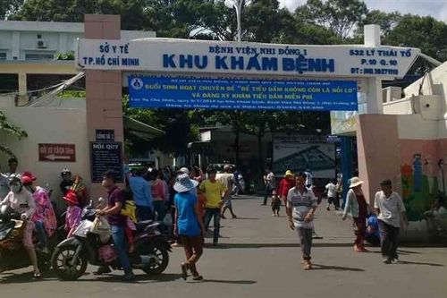 Người bán hàng rong trước cổng BV Nhi đồng 1 TP.HCM nghi mắc COVID-19