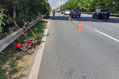 Truy tìm tài xế ô tô liên quan đến vụ tai nạn khiến một công nhân tử vong trên đại lộ Thăng Long