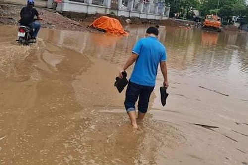 'Chuyện lạ' giữa Thủ đô: Dù đã nộp 13 tỷ đồng từ nhiều năm nay nhưng gần 1.000 cán bộ, nhân viên Bộ Y tế vẫn phải lội nước đi làm