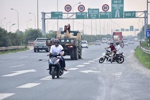 Xử lý nghiêm xe máy đi trên đại lộ Thăng Long