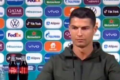 Cảnh Ronaldo từ chối xuất hiện cùng Coca-Cola trong buổi họp báo