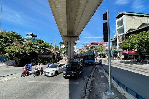 Dự án mở rộng Quốc lộ 6, đoạn Ba La - Xuân Mai: Bao giờ hết tắc?