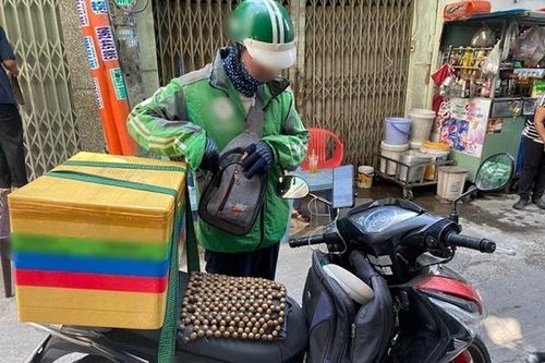 Mua sắm trực tuyến lên ngôi, shipper kiếm nửa triệu mỗi ngày