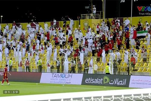 CĐV Việt Nam 'ám ảnh' với tiếng nhạc của UAE