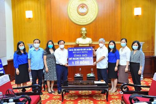 Bộ Xây dựng ủng hộ một tỷ đồng cho Quỹ vaccine phòng Covid-19