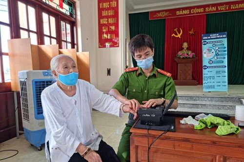 Hà Nội: Rà soát cấp căn cước công dân gắn chíp cho người dân tạm trú