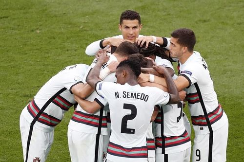 Bồ Đào Nha hạ gục Hungary 3-0, Ronaldo đi vào lịch sử Euro