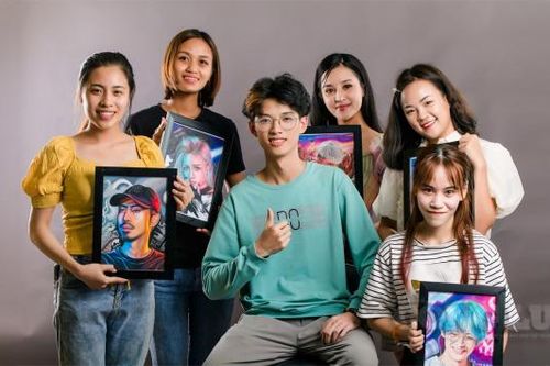 Họa sĩ trẻ vẽ hàng loạt nghệ sĩ nổi tiếng từ… mùn cưa, hoa hồng, muối