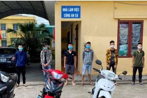 'Bốc đầu' xe máy, 8 thanh thiếu niên ở Nam Sách bị phạt