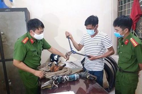 Gây ra 29 vụ trộm dây điện trạm biến áp chỉ bán lấy... 5 triệu đồng để mua ma túy
