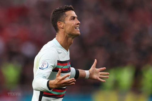 Cú đúp vào lưới Hungary đưa Ronaldo thành chân sút vĩ đại nhất EURO