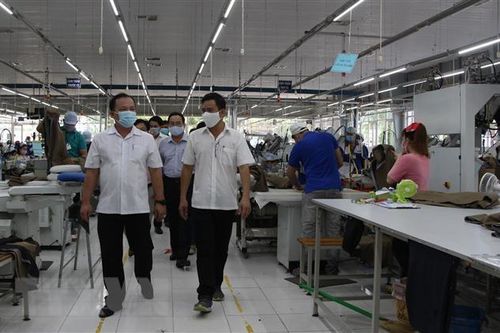 Không chủ quan, lơ là, kiên trì, quyết tâm chiến thắng dịch COVID-19