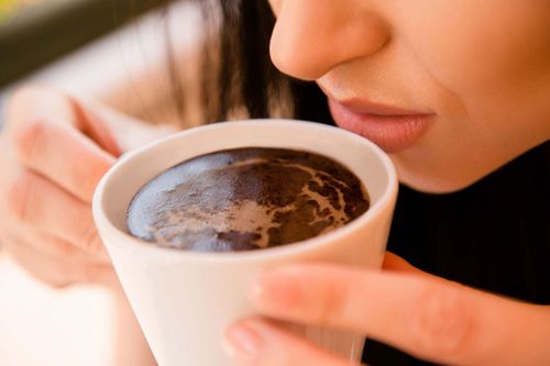 Khỏi COVID-19, cô gái bị loạn khứu, ngửi mùi cà phê ra mùi xăng