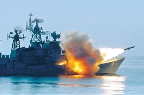 Ấn Độ 'gây choáng' khi tăng tầm bắn tên lửa BrahMos lên... 900 km