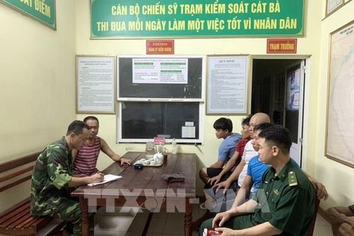 Cứu sống 7 ngư dân gặp nạn trên biển