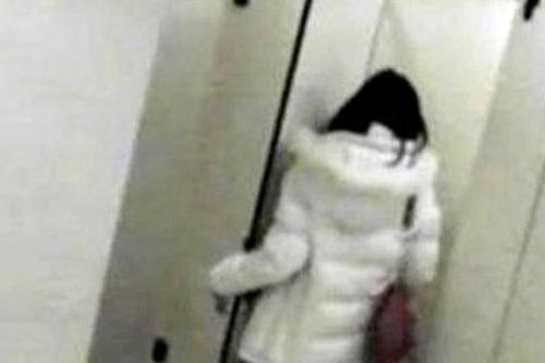 Nam Định: Học sinh lớp 12 quay lén giáo viên trong nhà vệ sinh rồi tống tiền