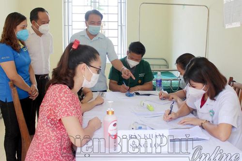 Sở Y tế kiểm tra công tác tiêm vắc xin Covid-19 tại huyện Điện Biên và Mường Chà