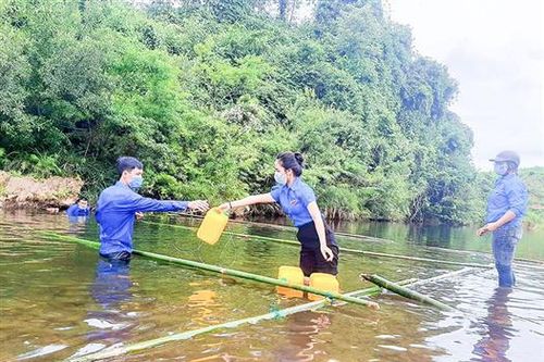 Niềm vui từ những lớp học bơi của đoàn