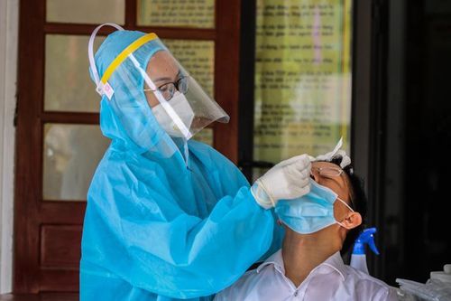 Người dân Hà Tĩnh lấy mẫu xét nghiệm bằng Realtime RT-PCR