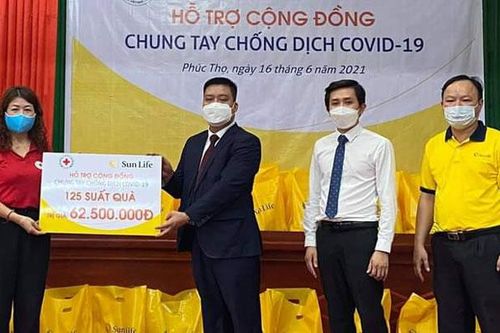 Thêm những phần quà ý nghĩa đến với người dân bị ảnh hưởng bởi dịch Covid-19