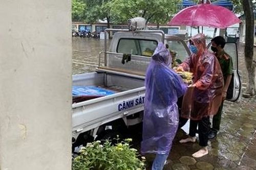 Chuyện ấm lòng giữa mùa tuyển sinh đặc biệt