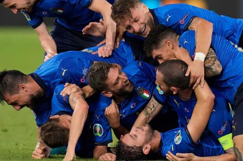 Đè bẹp Thụy Sĩ, tuyển Italia sớm đoạt vé vào vòng 1/8