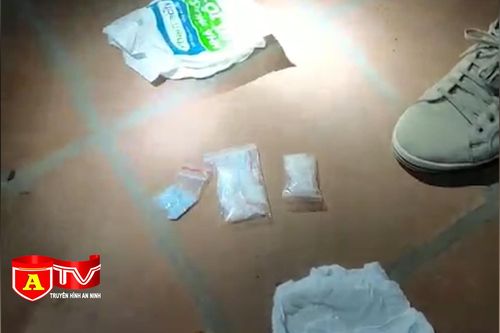 Y16-141 tuần tra kiểm soát bắt giữ đối tượng tàng trữ ma túy