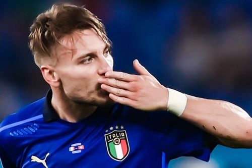 Video Italy - Thụy Sĩ: Cựu Giày vàng Châu Âu sút xa ghi bàn