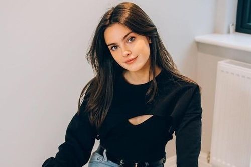 Cô nàng 17 tuổi làm giàu nhờ sáng tạo video hát nhép