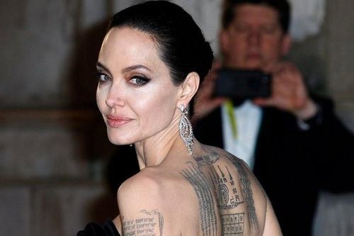 Hình xăm mới của Angelina Jolie