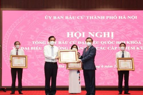 Hà Nội: Khen thưởng hàng trăm tập thể, cá nhân có thành tích trong thực hiện công tác bầu cử
