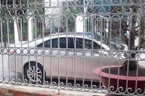 Hà Nội: Bắt đối tượng ngang nhiên tháo hàng rào trộm ô tô ở Đông Anh