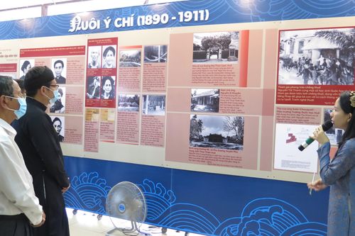 TT-Huế: Triển lãm chuyên đề 'Người đi tìm hình của nước'